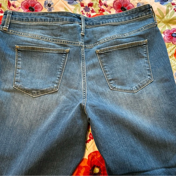 Universal Thread Women’s Size 18/34 Blue Jeans NWOT Nice - Picture 6 of 16